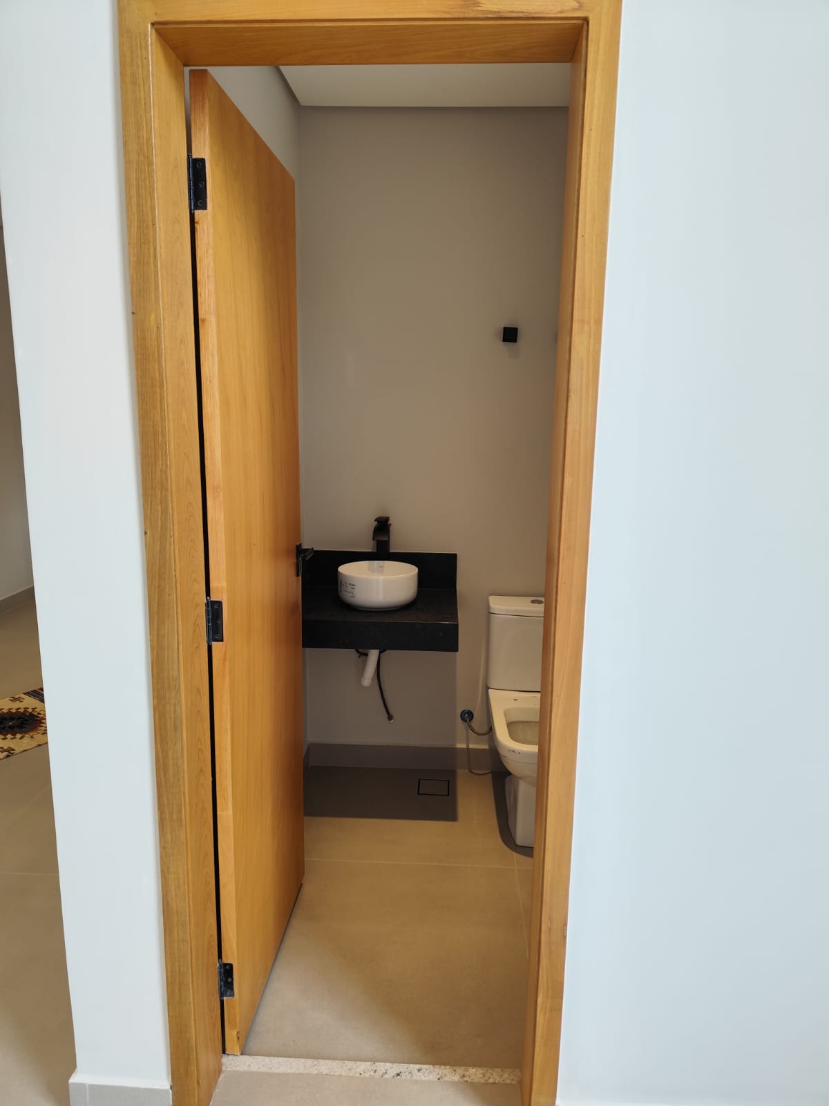 foto do anúncio Casa à venda no Jardim Chamonix, região Leste de Londrina/PR. Residência nova com 161m² de construção em terreno de 250m², pronta para morar!